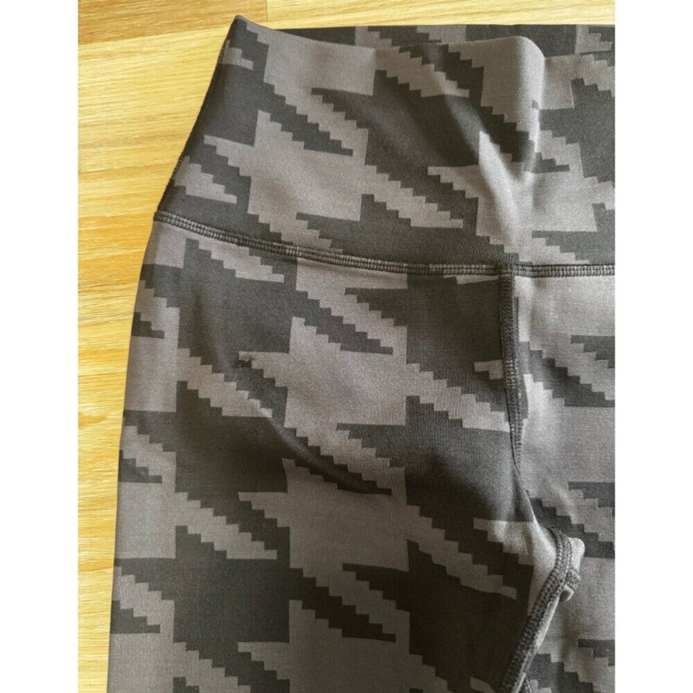 ALO Yoga | Airbrush Legging in a Houndstooth Pattern size S - Picture 6 of 8